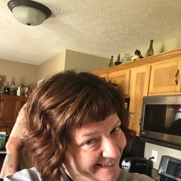 Meet your Posher, Lynne - Picture 1 of 1